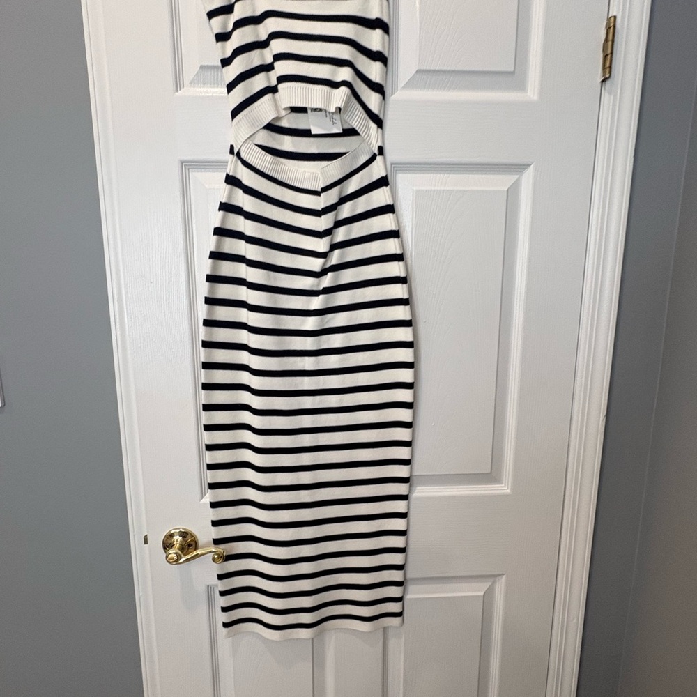 Striped Strapless Cutout Sweater Dress – Size Medium – New With Tags - Picture 3 of 5